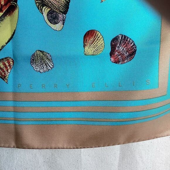 Vintage Oversized seashell print scarf. SC0141 - Picture 6 of 9